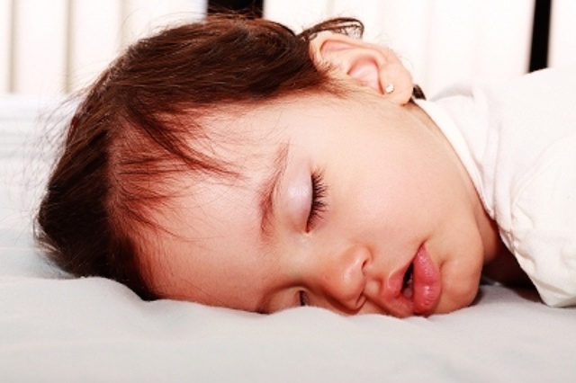 Ako ukončiť spánkovú „vojnu“ so svojím dieťaťom?
